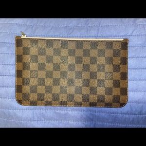 Louis Vuitton Neverfull Pouch Damier